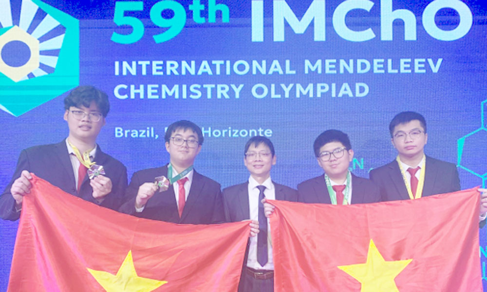 Vietnamese students win four medals at Mendeleev Chemistry Olympiad